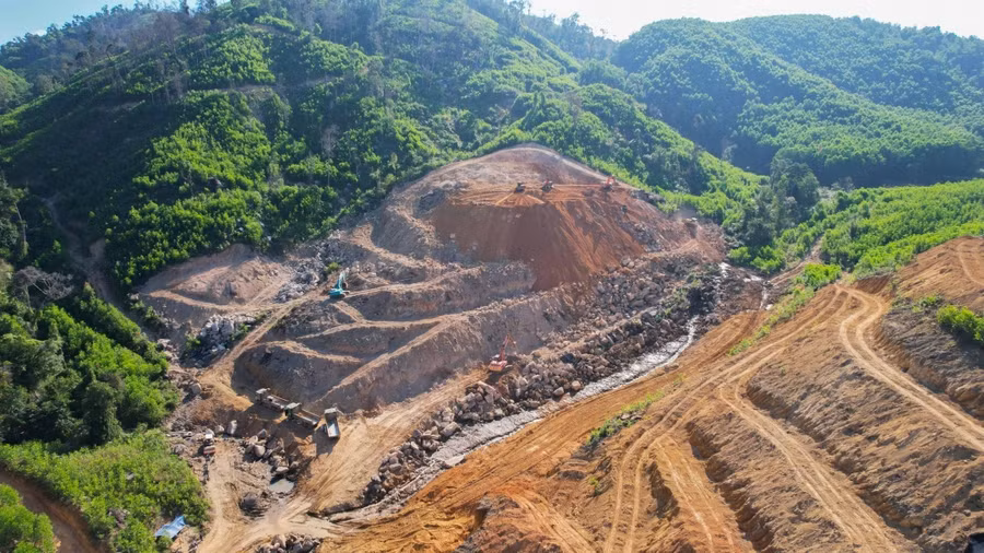 Một mũi thi công của gói thầu số 1 Dự án thành phần 2 cao tốc Khánh Hòa - Buôn Ma Thuột.