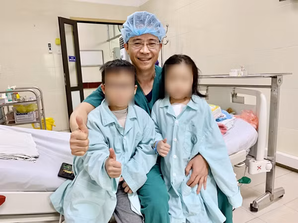 Cuộc gặp gỡ giữa hai anh em sau ca ghép tim và bác sĩ Phạm Tiến Quân. Cuộc gặp gỡ giữa hai anh em sau ca ghép tim và bác sĩ Phạm Tiến Quân.