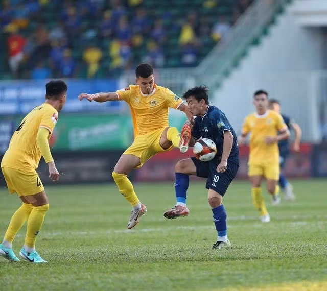 Minh Vương cùng CLB HAGL "tử chiến" với CLB Khánh Hòa để thoát khỏi vị trí bét bảng Minh Vương cùng CLB HAGL "tử chiến" với CLB Khánh Hòa để thoát khỏi vị trí bét bảng
