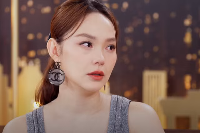 Minh Hằng bật khóc khi nhớ lại những bỡ ngỡ trong lần đầu làm mẹ