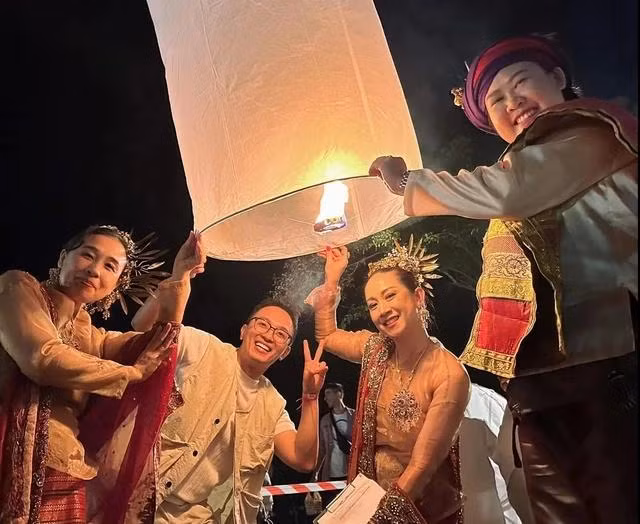 Nguyễn Đức Huy trải nghiệm thả đèn trời tại Chiang Mai, Thái Lan