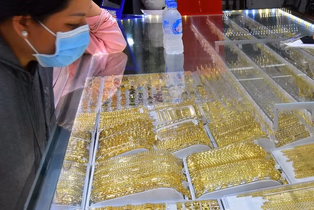 Giá vàng hôm nay trên thế giới sụt giảm Giá vàng hôm nay trên thế giới sụt giảm
