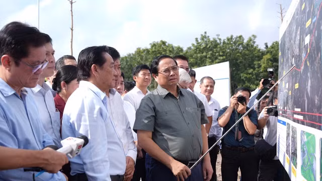 Thủ tướng Phạm Minh Chính khảo sát dự án đường cao tốc TP HCM - Thủ Dầu Một - Chơn Thành Thủ tướng Phạm Minh Chính khảo sát dự án đường cao tốc TP HCM - Thủ Dầu Một - Chơn Thành