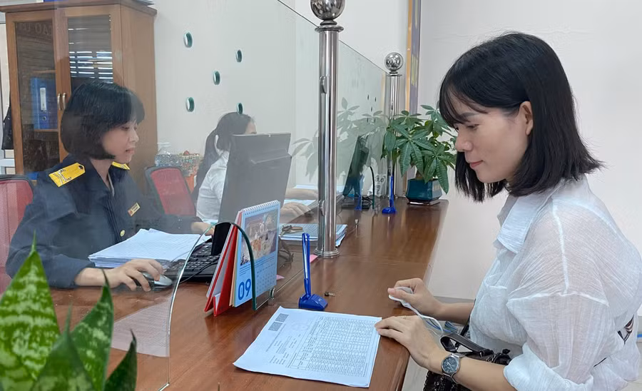 Chính sách gia hạn thời hạn nộp thuế và tiền thuê đất được triển khai kịp thời, giúp giảm áp lực và chia sẻ khó khăn với người nộp thuế. Ảnh: H.B
