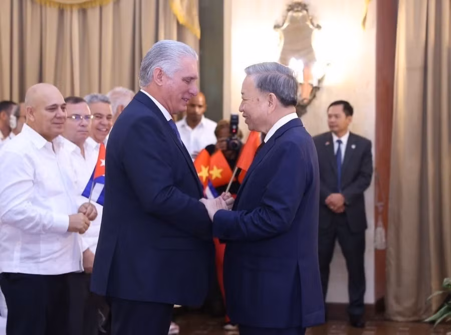 Tổng Bí thư, Chủ tịch nước Tô Lâm và Bí thư thứ nhất Đảng Cộng sản Cuba, Chủ tịch Cuba Miguel Diaz Canel Bermudez tại buổi gặp gỡ đại biểu hữu nghị nhân dân và thế hệ trẻ Cuba. (Ảnh: Lâm Khánh/TTXVN) Tổng Bí thư, Chủ tịch nước Tô Lâm và Bí thư thứ nhất Đảng Cộng sản Cuba, Chủ tịch Cuba Miguel Diaz Canel Bermudez tại buổi gặp gỡ đại biểu hữu nghị nhân dân và thế hệ trẻ Cuba. (Ảnh: Lâm Khánh/TTXVN)