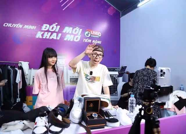 Một buổi livestream hiện nay cần đầu tư nhiều về hình ảnh, nhân sự