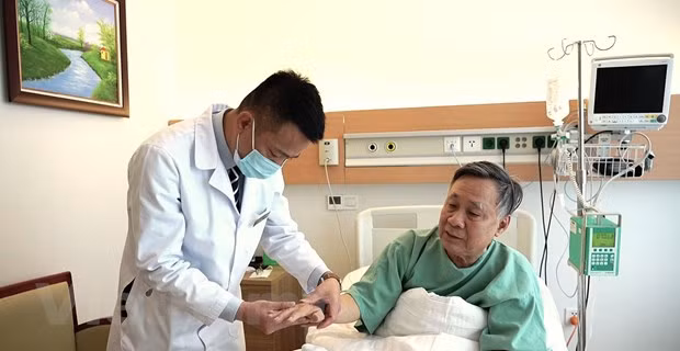 Nhờ quy trình điều trị, chăm sóc chuẩn Mỹ tại Vinmec, ông Thức được xuất viện chỉ sau 2 ngày, thay vì phải mất 4 ngày như thông thường. Nguồn: Vietnam+
