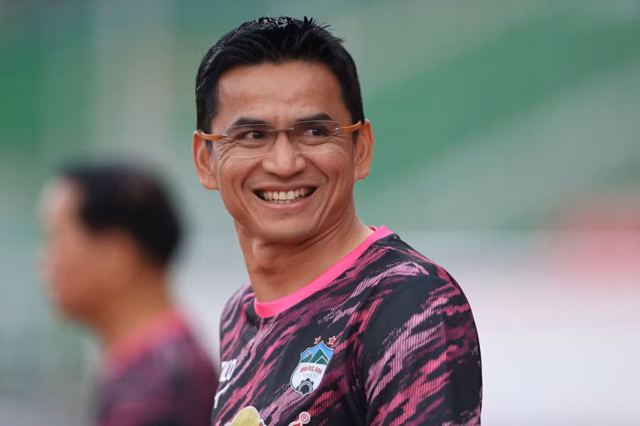 HLV Kiatisak hài lòng với màn thể hiện của Quốc Việt ở trận ra quân V.League 2023. HLV Kiatisak hài lòng với màn thể hiện của Quốc Việt ở trận ra quân V.League 2023.