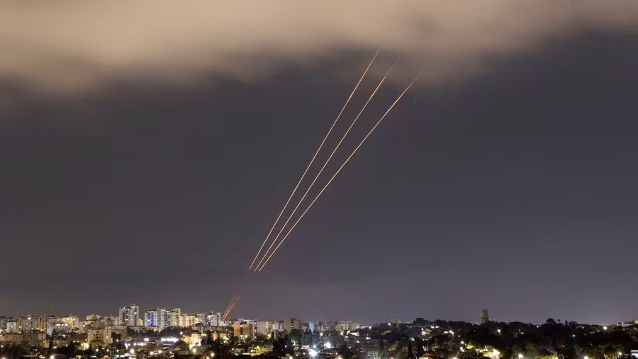 Israel phóng tên lửa đánh chặn tên lửa và UAV của Iran hồi tháng 4