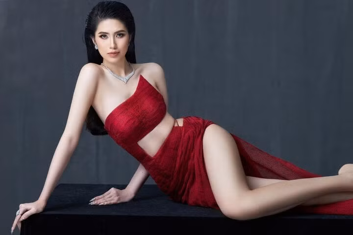 Chia sẻ về lý do tham dự Miss Universe Vietnam 2024, Lê Kiều Nhung cho biết: "Hành trình hoàn thiện và thay đổi từng ngày giúp tôi có được nguồn năng lượng tích cực lan tỏa đến những người xung quanh. Hãy xây dựng hình ảnh của mình bằng sự thông minh và độc lập ta sẽ tạo ra một phiên bản hoàn hảo của chính mình. Đó chính là hào quang riêng mà tôi luôn hướng đến trên hành trình chinh phục vương miện Miss Universe Vietnam”. Chia sẻ về lý do tham dự Miss Universe Vietnam 2024, Lê Kiều Nhung cho biết: "Hành trình hoàn thiện và thay đổi từng ngày giúp tôi có được nguồn năng lượng tích cực lan tỏa đến những người xung quanh. Hãy xây dựng hình ảnh của mình bằng sự thông minh và độc lập ta sẽ tạo ra một phiên bản hoàn hảo của chính mình. Đó chính là hào quang riêng mà tôi luôn hướng đến trên hành trình chinh phục vương miện Miss Universe Vietnam”.