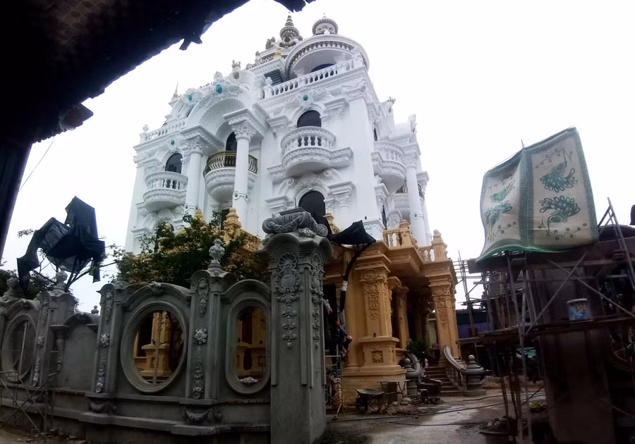 Một căn biệt thự đang được xây dựng ở xã Khánh Thành, H.Yên Thành Một căn biệt thự đang được xây dựng ở xã Khánh Thành, H.Yên Thành