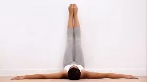 Những động tác yoga nhẹ nhàng trước khi đi ngủ sẽ giúp bạn ngủ ngon và sâu hơn. Những động tác yoga nhẹ nhàng trước khi đi ngủ sẽ giúp bạn ngủ ngon và sâu hơn.