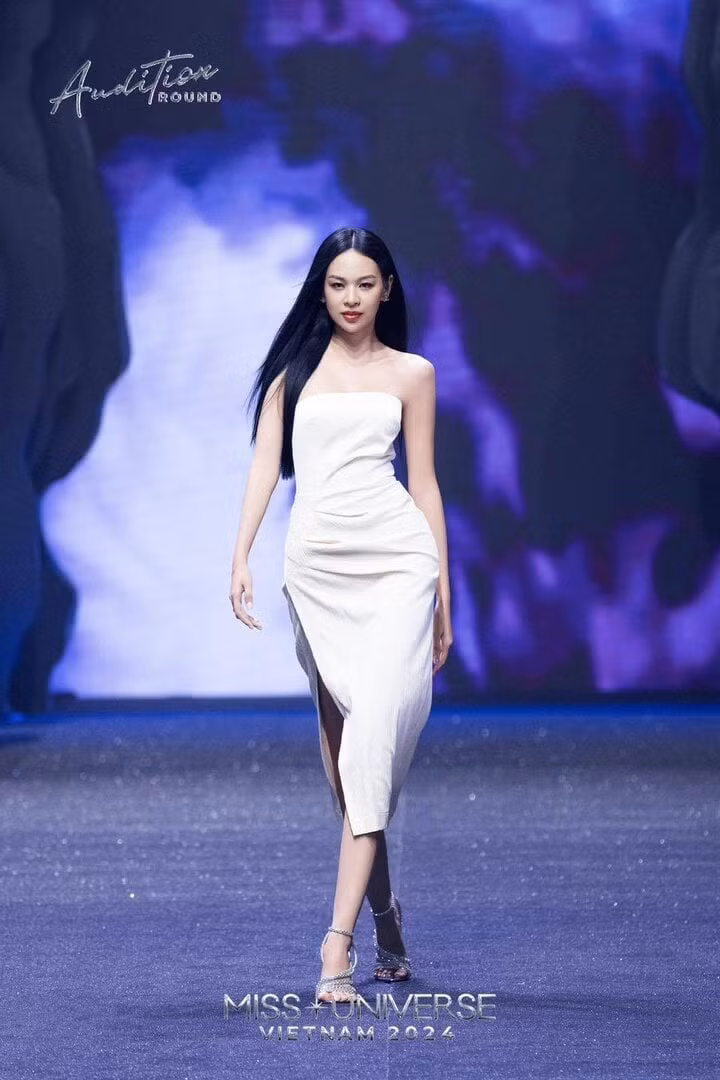 Phí Phương Anh cũng là gương mặt gây bất ngờ khi ghi danh tại cuộc thi năm nay. Phí Phương Anh cũng là gương mặt gây bất ngờ khi ghi danh tại cuộc thi năm nay.