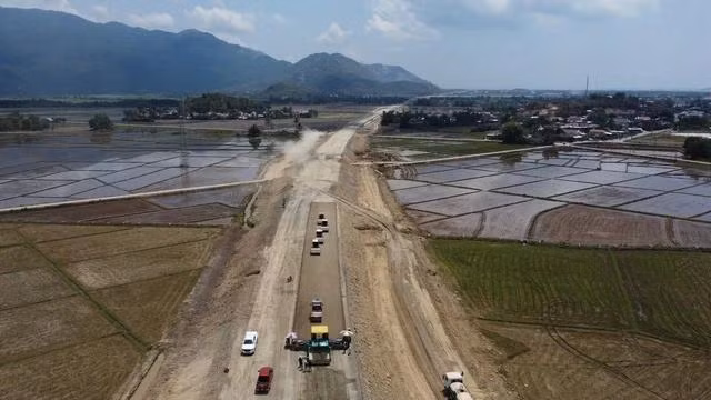 Các đơn vị đang nỗ lực thi công phấn đấu đưa cao tốc Vân Phong - Nha Trang về đích trước 8 tháng