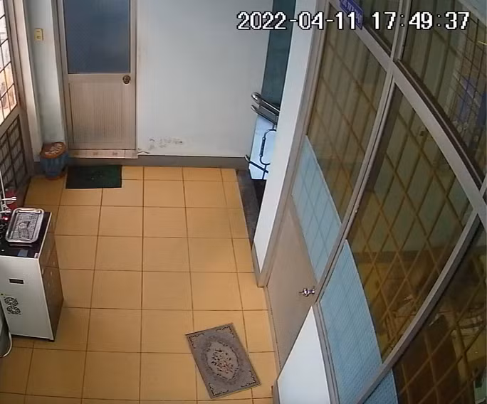 Phòng làm việc của ông L.V.T, nơi camera ghi lại cảnh 2 người quan hệ bất chính. Ảnh cắt từ clip bạn đọc cung cấp