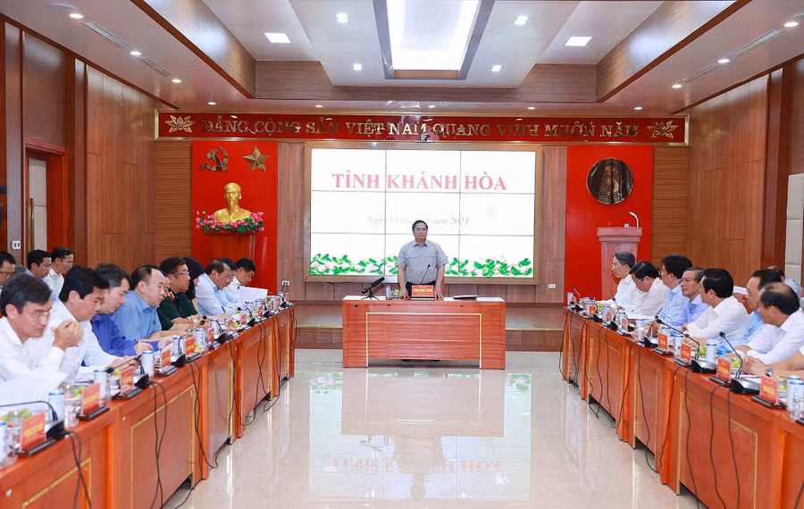 Toàn cảnh buổi làm việc do Thủ tướng Phạm Minh Chính chủ trì. Ảnh: Hữu Long Toàn cảnh buổi làm việc do Thủ tướng Phạm Minh Chính chủ trì. Ảnh: Hữu Long