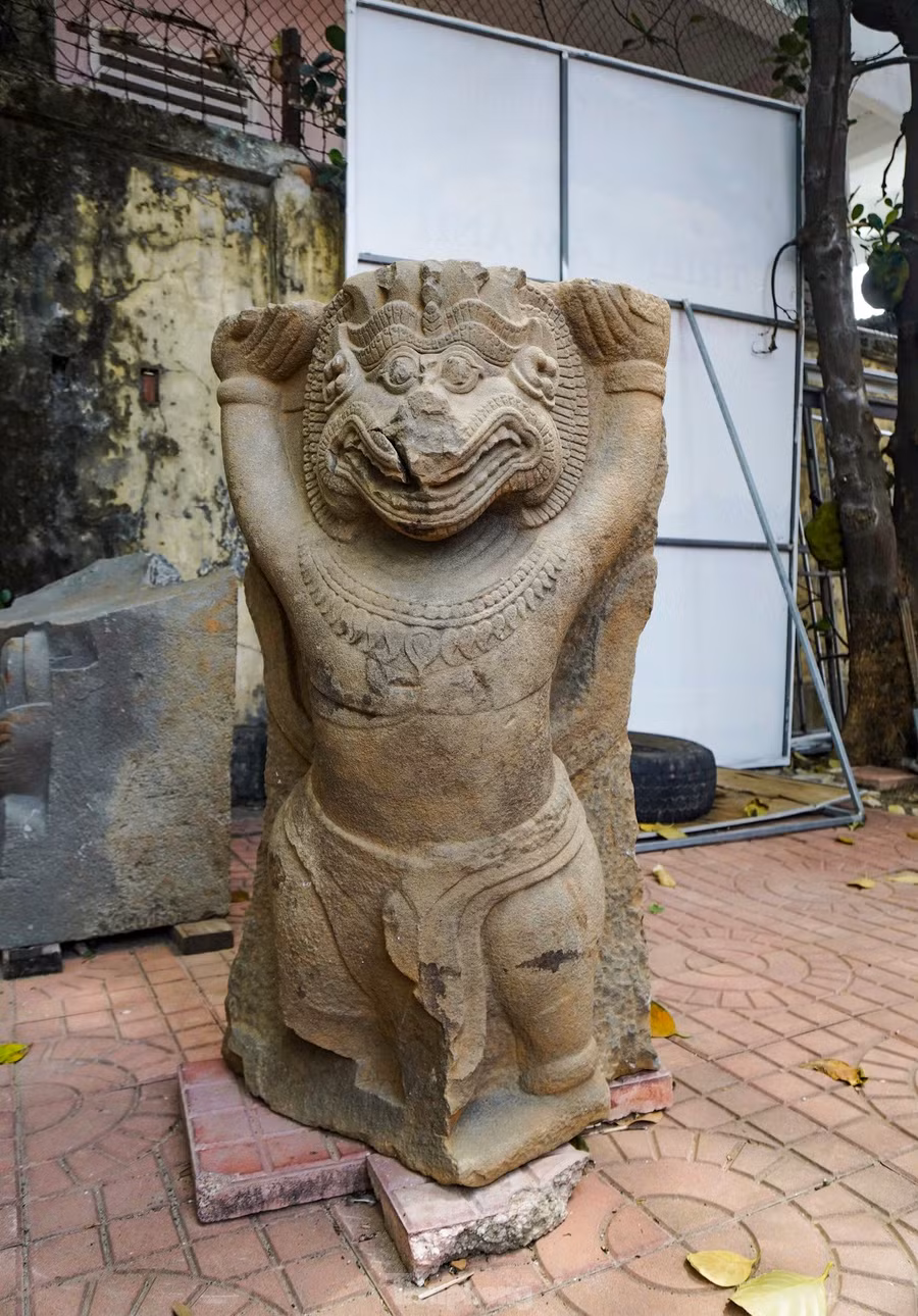 Tượng sư tử phát hiện ở phế tích Đại Hữu.