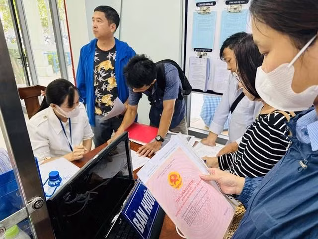 Nhiều ý kiến đề nghị TP.HCM nên tiếp tục áp dụng bảng giá đất và hệ số điều chỉnh giá đất hiện hành đến ngày 31.12.2025 để tạo điều kiện thuận lợi cho người dân đóng tiền sử dụng đất