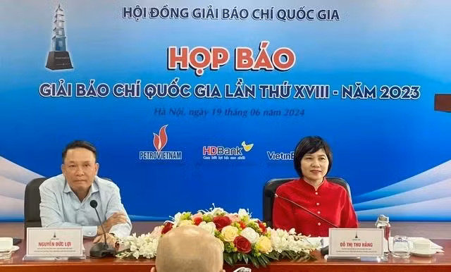 Phó chủ tịch thường trực Hội Nhà báo Việt Nam Nguyễn Đức Lợi thông tin tại buổi họp báo