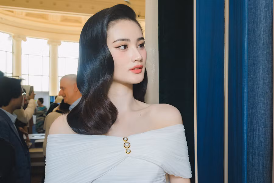 Hoa hậu Ý Nhi tự tin xuất hiện trước công chúng hậu ồn ào