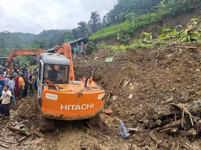 Khu vực xảy ra sạt lở. Ảnh: MXH