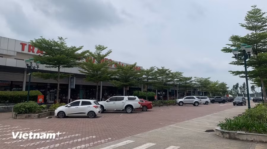 Một trạm dừng nghỉ đã được đầu tư, đưa vào vận hành, khai thác trên tuyến đường cao tốc. (Ảnh: Việt Hùng/Vietnam+) Một trạm dừng nghỉ đã được đầu tư, đưa vào vận hành, khai thác trên tuyến đường cao tốc. (Ảnh: Việt Hùng/Vietnam+)