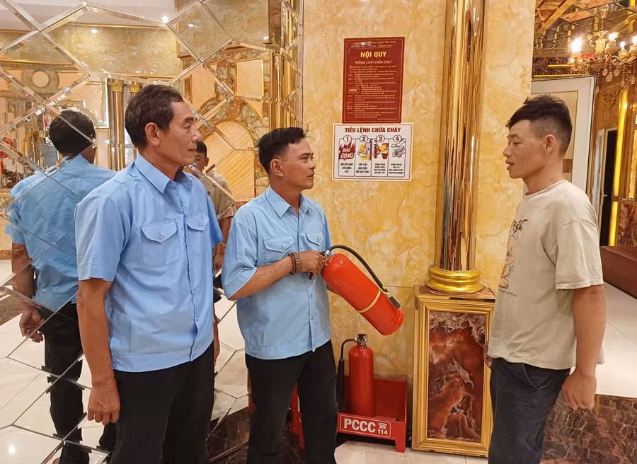 Mô hình “Tổ liên gia an toàn phòng cháy, chữa cháy” ở thị trấn Chư Sê đã góp phần nâng cao ý thức của người dân trong bảo đảm an toàn phòng cháy, chữa cháy. Ảnh: H.L