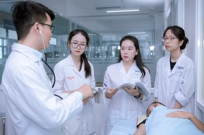 Ngành điều dưỡng đang được nhiều trường đào tạo.