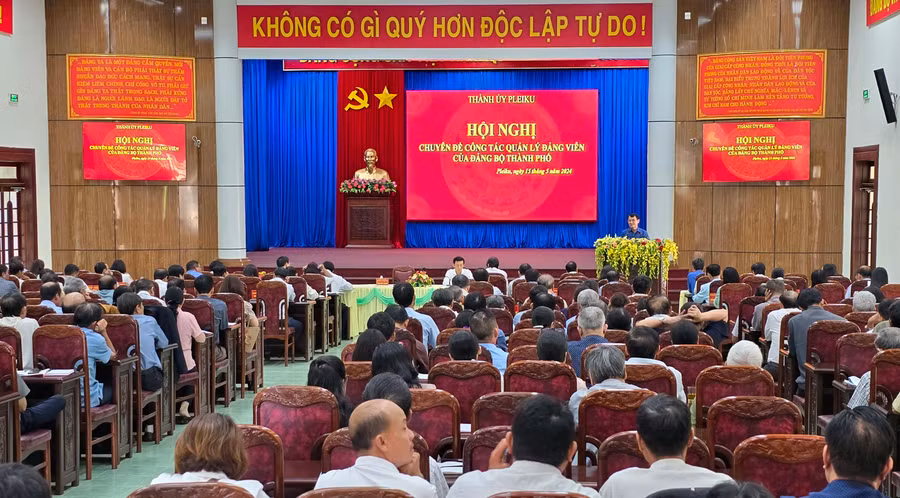 Quang cảnh hội nghị chuyên đề công tác quản lý đảng viên do Thành ủy Pleiku tổ chức. Ảnh: Bá Bính