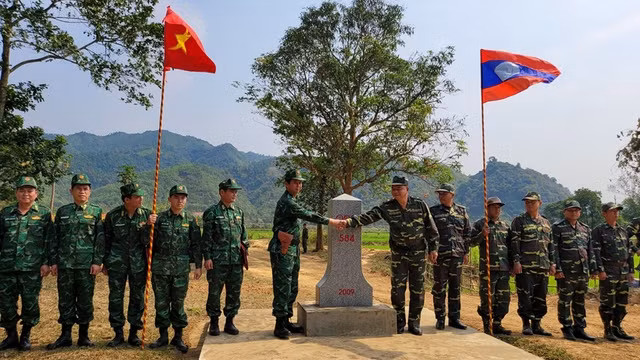 Đoàn tuần tra song phương của quân đội Việt Nam - Lào tại đường biên Quảng Trị hồi tháng 3 năm nay