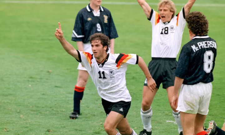 ĐT Đức thắng 2-0 ĐT Scotland tại Euro 1992. ĐT Đức thắng 2-0 ĐT Scotland tại Euro 1992.