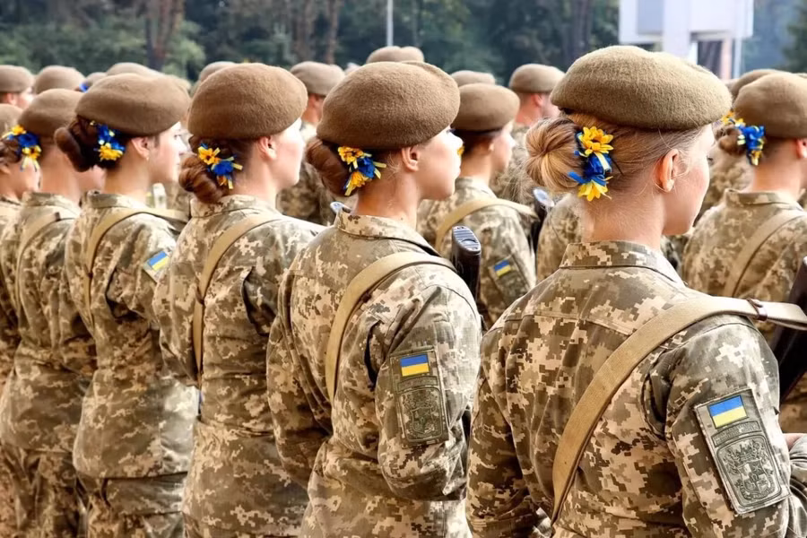 Các nữ binh sĩ trong quân đội Ukraine. Ảnh: Kyiv Post