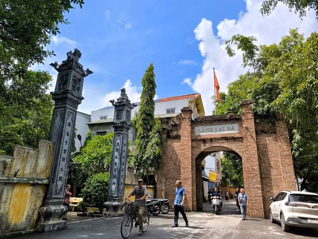 Cổng làng Lại Đà (xã Đông Hội, huyện Đông Anh, TP Hà Nội) sáng 20-7 Cổng làng Lại Đà (xã Đông Hội, huyện Đông Anh, TP Hà Nội) sáng 20-7