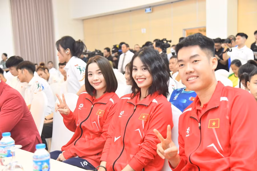 3 VĐV xuất sắc của VN sẽ tranh tài tại Olympic: Nguyễn Thùy Linh, Đỗ Thị Ánh Nguyệt, Lê Đức Phát (từ trái sang phải)