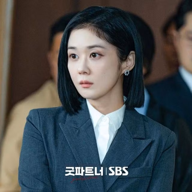 Jang Na Ra đảm nhận vai nữ chính Cha Eun Kyung trong Cộng sự hoàn hảo