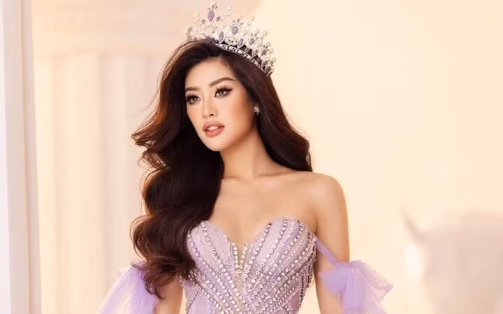 Hoa hậu Khánh Vân vướng tin đồn bị buộc thôi học.