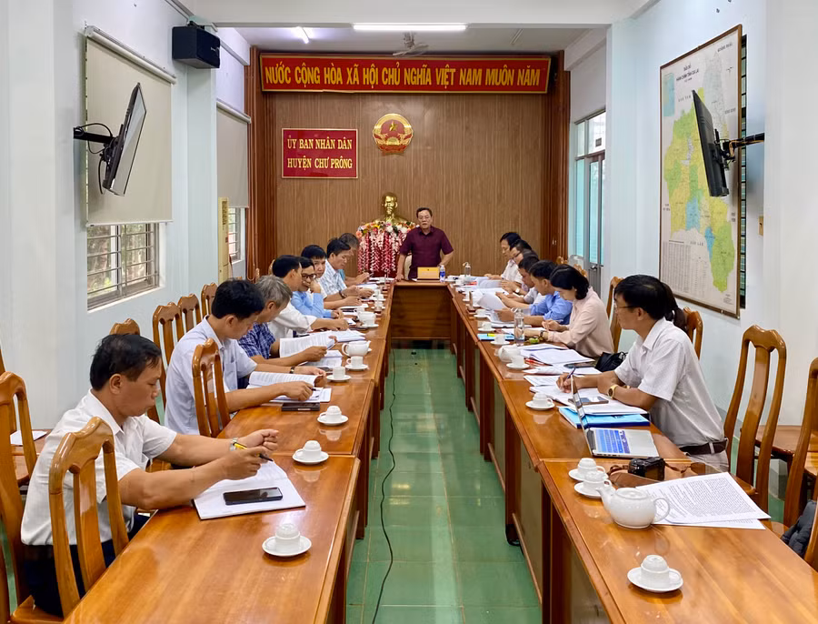 Quang cảnh buổi giám sát kế hoạch đầu tư công trung hạn giai đoạn 2021-2025 của HĐND tỉnh tại huyện Chư Prông. Ảnh: Hà Duy