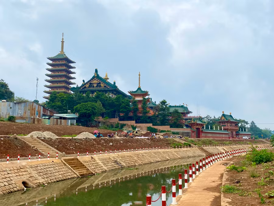 Chùa Minh Thành-điểm nhấn đẹp tại suối Hội Phú (TP. Pleiku). Ảnh: Hà Duy