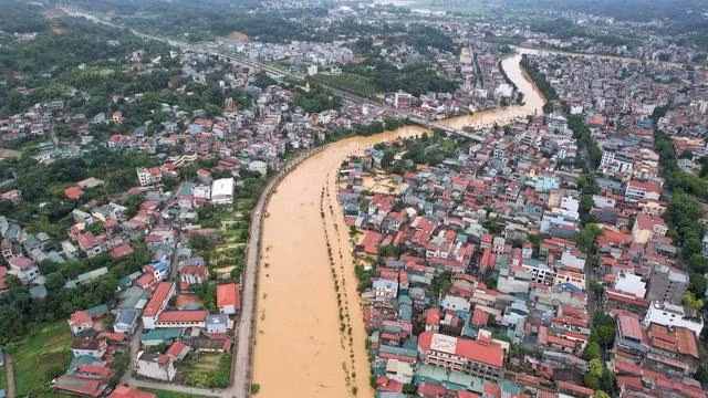 Theo người dân địa phương, khu vực bị ảnh hưởng nặng nhất của nước lũ là P.Sông Hiến Theo người dân địa phương, khu vực bị ảnh hưởng nặng nhất của nước lũ là P.Sông Hiến