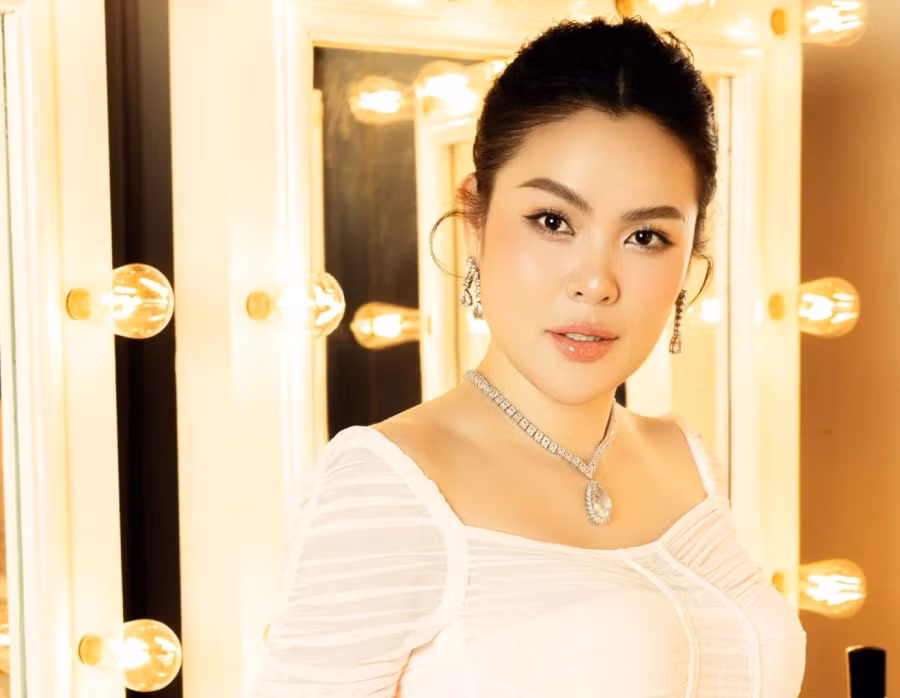 Phương Lê còn bị xử phạt về hành vi cung cấp, chia sẻ thông tin không phù hợp với thuần phong, mỹ tục của dân tộc