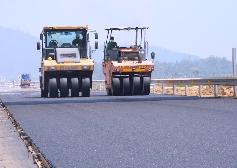Bộ Giao thông Vận tải sẽ thi đua hoàn thành 3.000km đường bộ cao tốc vào năm 2025. (Ảnh: Việt Hùng/Vietnam+)