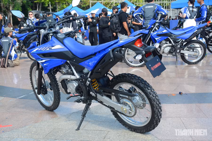 WR155R 2026 sở hữu các số đo dài, rộng, cao tương ứng 2.145 × 840 × 1.200 (mm), chiều cao yên 880 mm, trọng lượng 134 kg. Ảnh: BÁ HÙNG