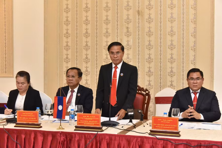 dong-chi-si-heng-hom-som-bat-pho-bi-thu-tinh-uy-truong-doan-dai-bieu-quoc-hoi-khu-vuc-bau-cu-so-14-chu-tich-hdnd-tinh-salavan-phat-bieu-tai-hoi-nghi-anh-duc-thuy-4198-9736.jpg