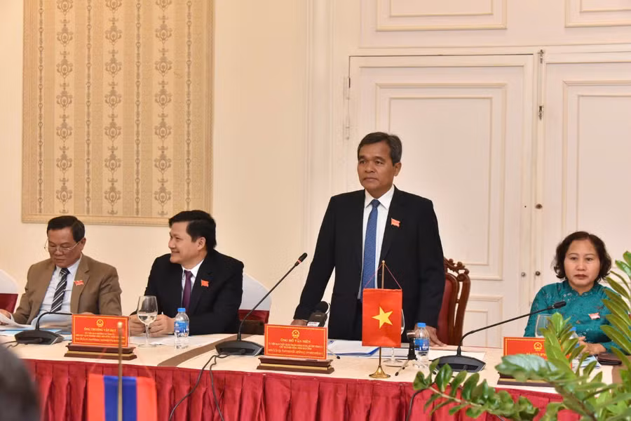 uy-vien-ban-chap-hanh-trung-uong-dang-bi-thu-tinh-uy-chu-tich-hdnd-tinh-ho-van-nien-phat-bieu-chao-mung-hoi-nghi-duc-thuy-8296-9246.jpg