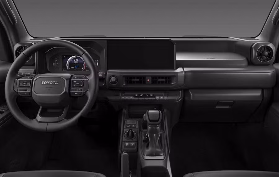 Không gian khoang lái của Land Cruiser FJ có sự tương đồng với đàn anh Land Cruiser Prado. Ảnh: Toyota.