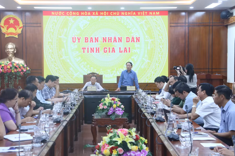 quang-canh-cuoc-hop-anh-quang-tan.jpg
