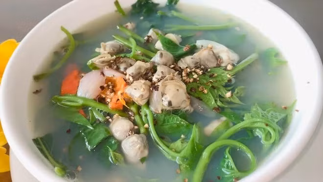 Rau lang nấu ngao.