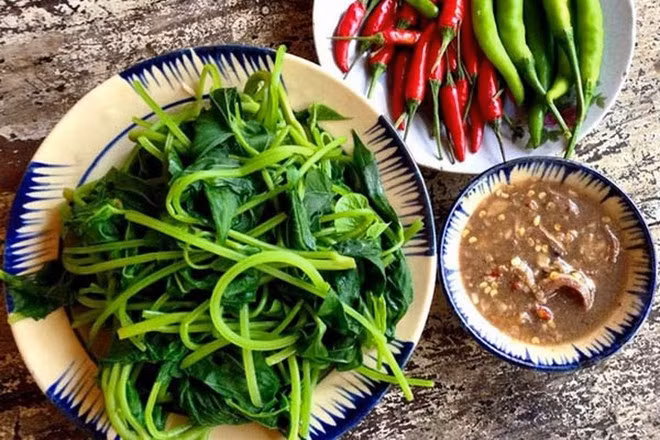 Rau lang luộc.