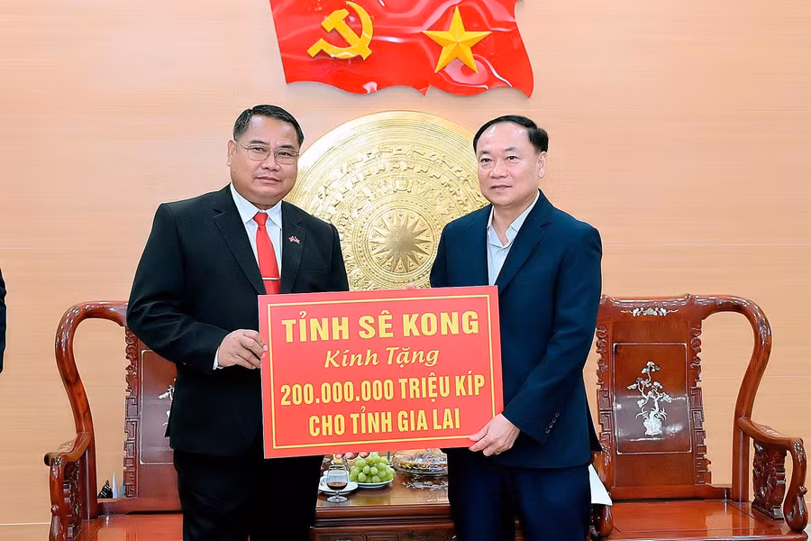 tinh-sekong-tang-qua.jpg