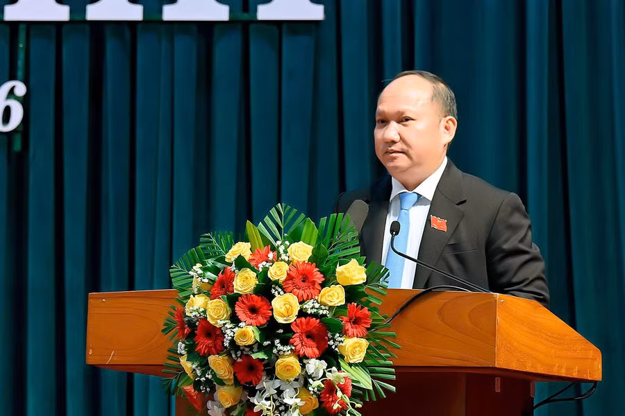 chu-tich-hdnd-tinh-khoa-xii-rah-lan-chung-phat-bieu-khai-mac-ky-hop-thu-i-duc-thuy.jpg